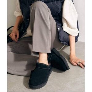 UGG Classic Slippers in Black Size 7 NWOT